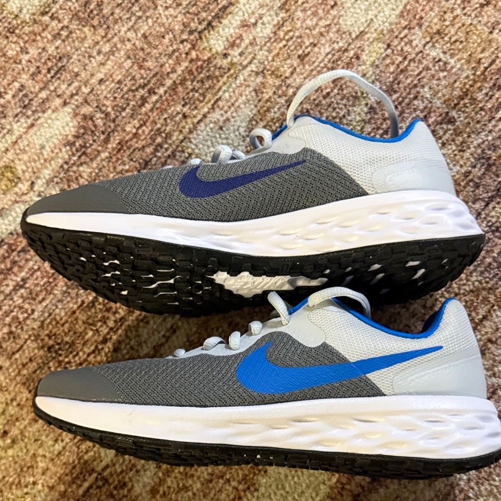Nike Blue and Gray Running Shoes - Picture 3 of 5